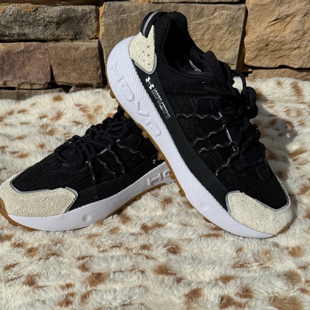 Under Armour HOVR “Wear Division BMore Sample Shoe” Mens Black/Tan NWOB